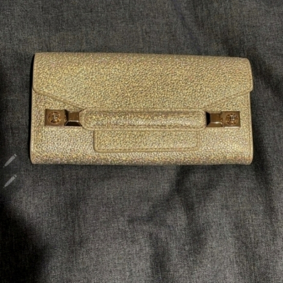 ❄️❄️ VERY RARE HTF (NW0T) HENRI BENDEL HOLOGRAPHIC CARLYLE WALLET - Picture 2 of 4